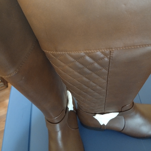 Boots - Picture 5 of 7